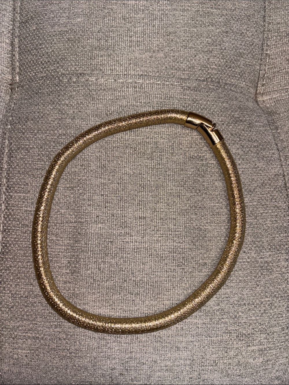 Gold Tone Mesh Necklace with magnetic Clasp-VGUC
